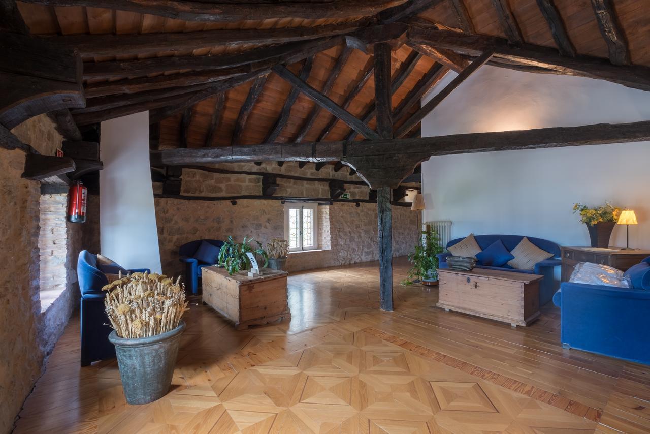 Hotel Posada Santa Maria La Real Агілар-де-Кампоо Екстер'єр фото